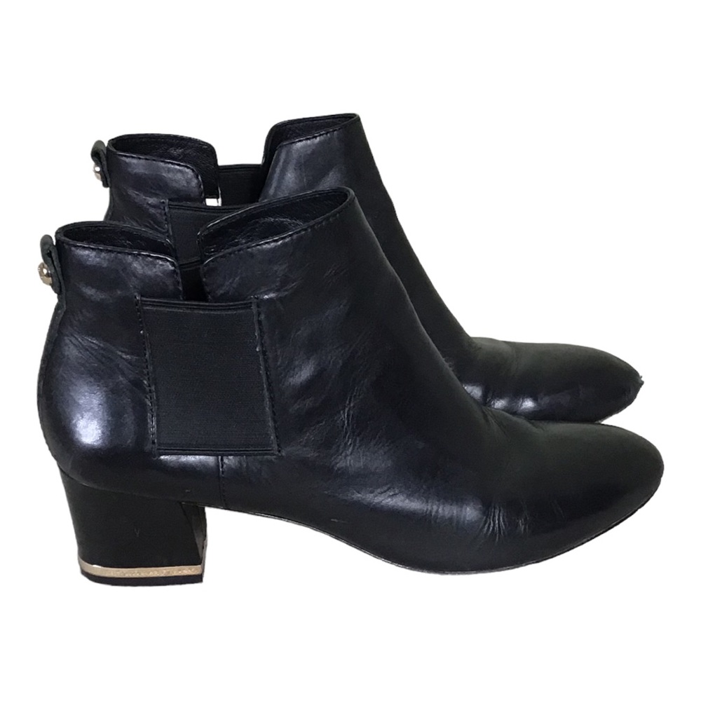 Vero Cuoio  Signature black leather ankle bootie Women’s Size 8.5